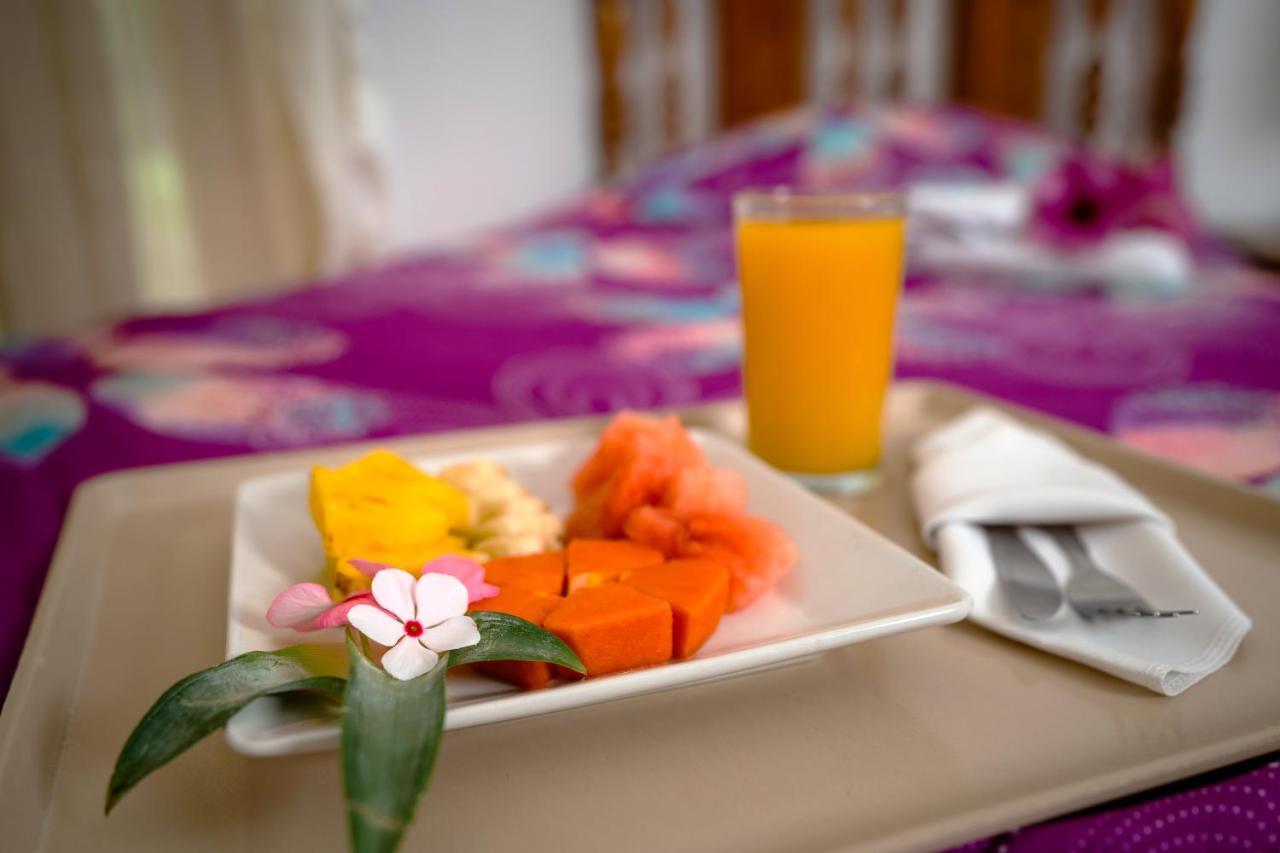 Hotel La Isla Парита Екстериор снимка